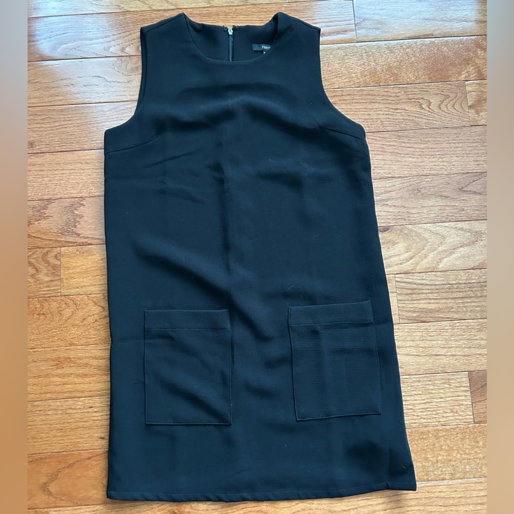 Black forever 21 Sleeveless Dress with Pockets size small perfect condition